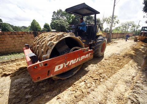 Prefeitura dá continuidade nos serviços de terraplanagem na Comunidade Vista Alegre